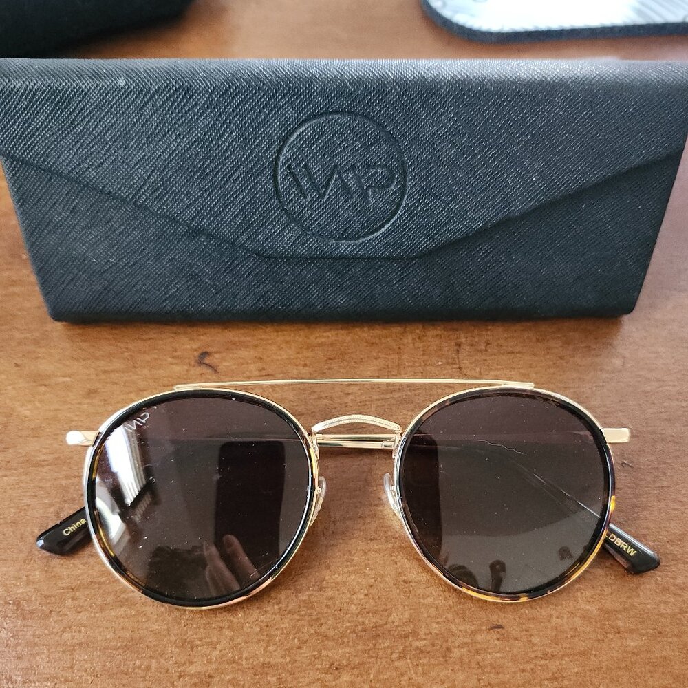 Ariel sunglasses and case